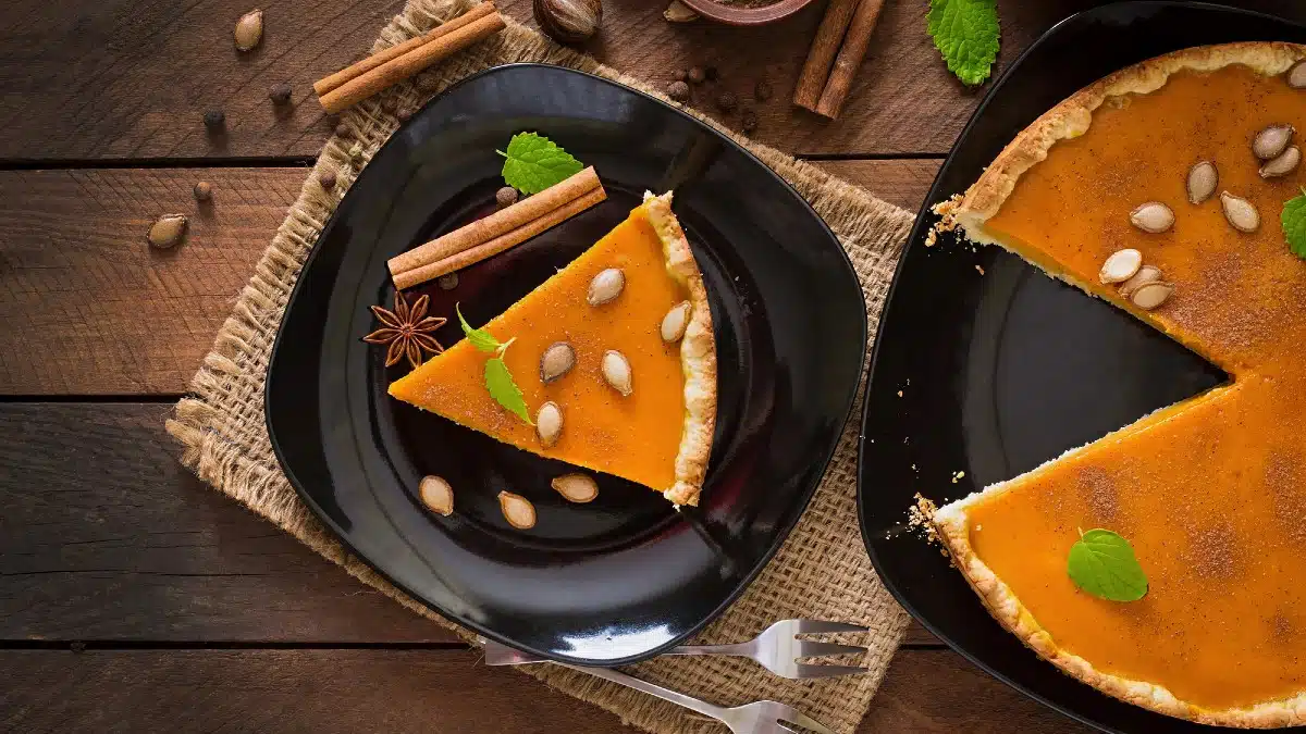 Pumpkin Pie with cinnamon and nutmeg