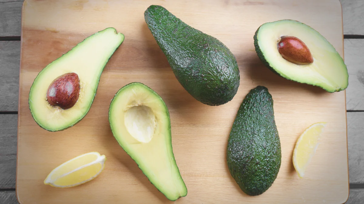 Avocado Slices with Lemon