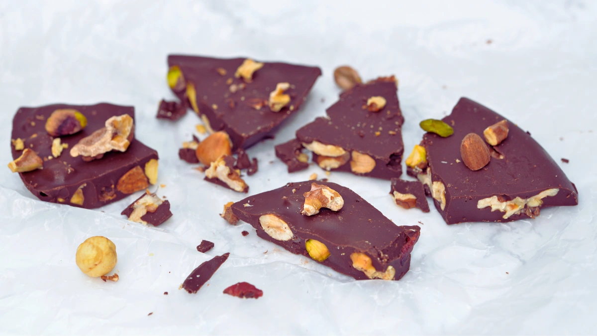 Dark Chocolate (70%+) with Almonds