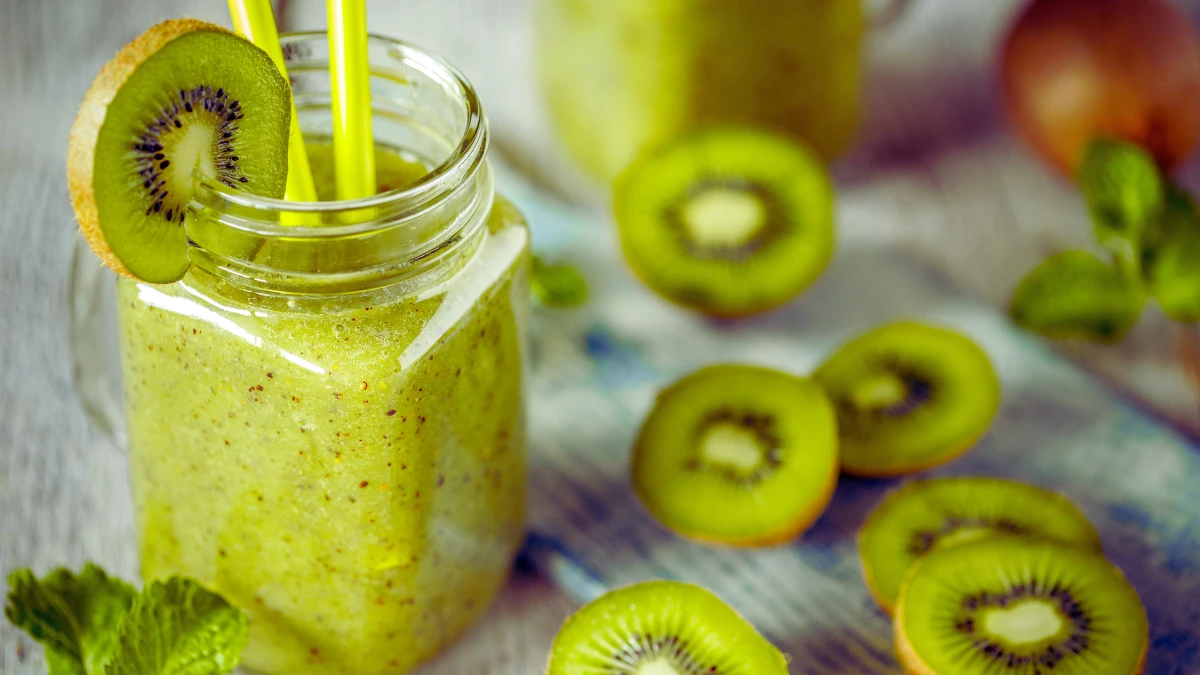 Kiwi & Spinach Green Smoothie