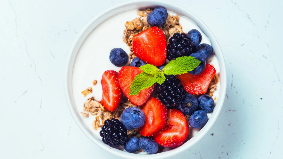 Sweetened Yogurt with Granola