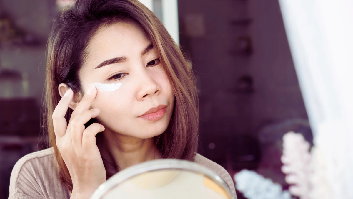 Use Retinoids or Antioxidant Skincare