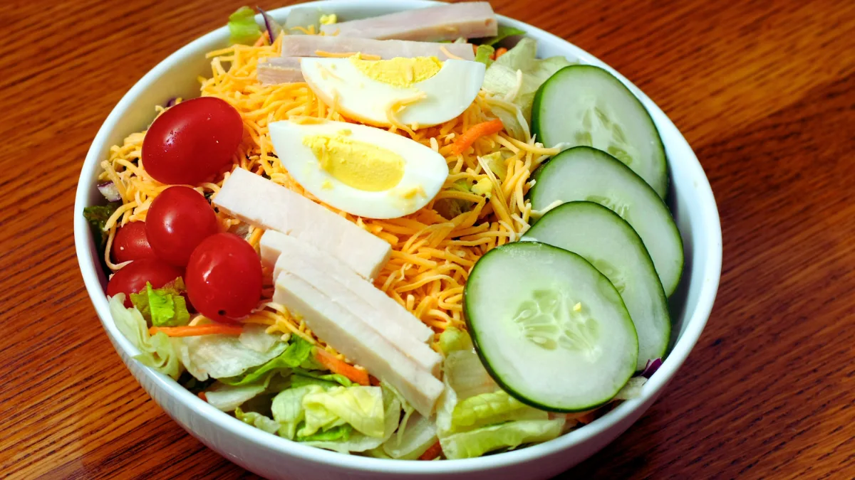 Building a Balanced, Blood Sugar-Friendly Salad