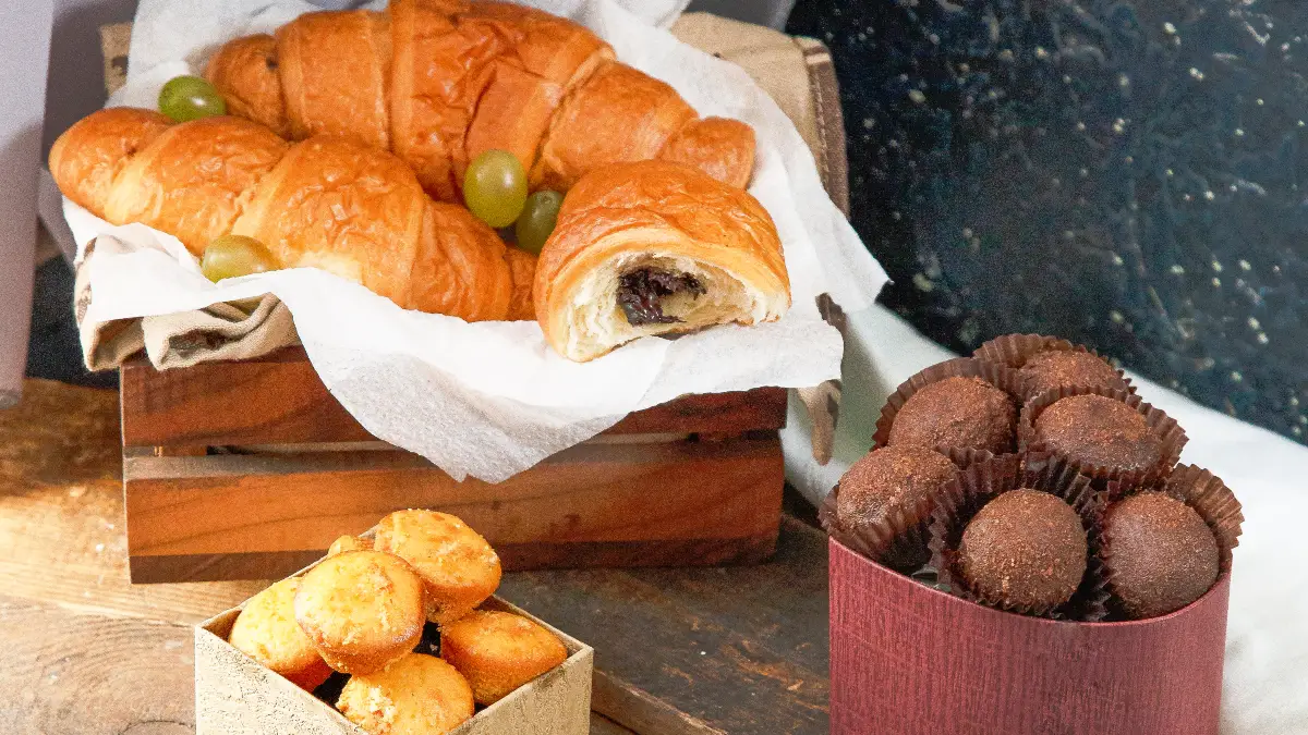 Store-Bought Baked Goods (Muffins, Croissants)