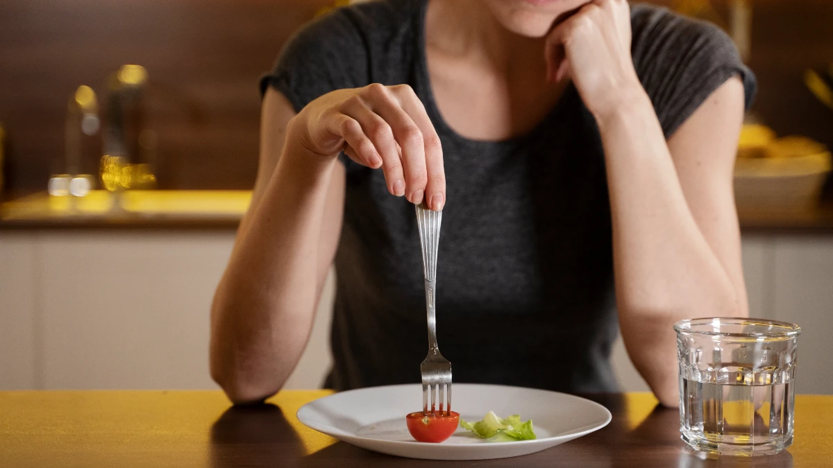 How Fasting Can Cause the Binge-Restrict Cycle